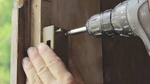 Installer un verrou sur une porte